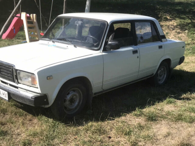 Белый ВАЗ 2107, объемом двигателя 1.45 л и пробегом 100 тыс. км за 1100 $, фото 2 на Automoto.ua