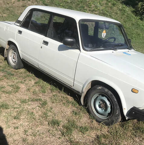 Белый ВАЗ 2107, объемом двигателя 1.45 л и пробегом 100 тыс. км за 1100 $, фото 1 на Automoto.ua