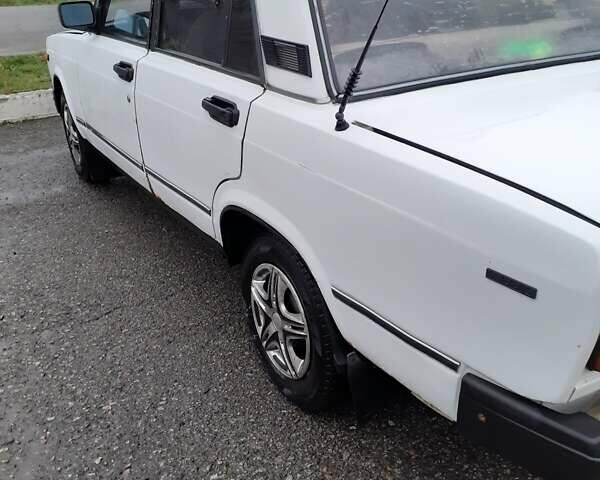 Белый ВАЗ 2107, объемом двигателя 1.45 л и пробегом 30 тыс. км за 1350 $, фото 3 на Automoto.ua