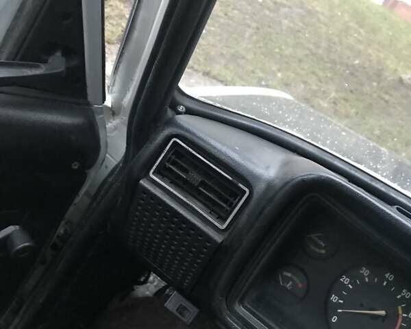Белый ВАЗ 2107, объемом двигателя 1.5 л и пробегом 300 тыс. км за 814 $, фото 1 на Automoto.ua