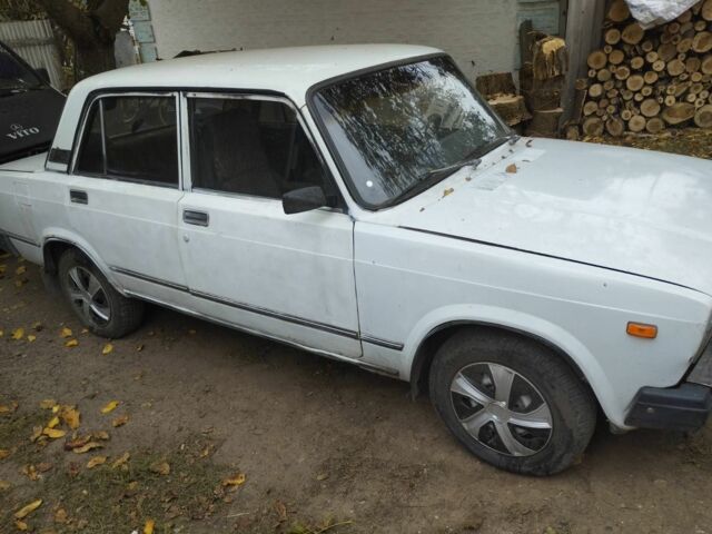 Белый ВАЗ 2107, объемом двигателя 0 л и пробегом 243 тыс. км за 720 $, фото 1 на Automoto.ua