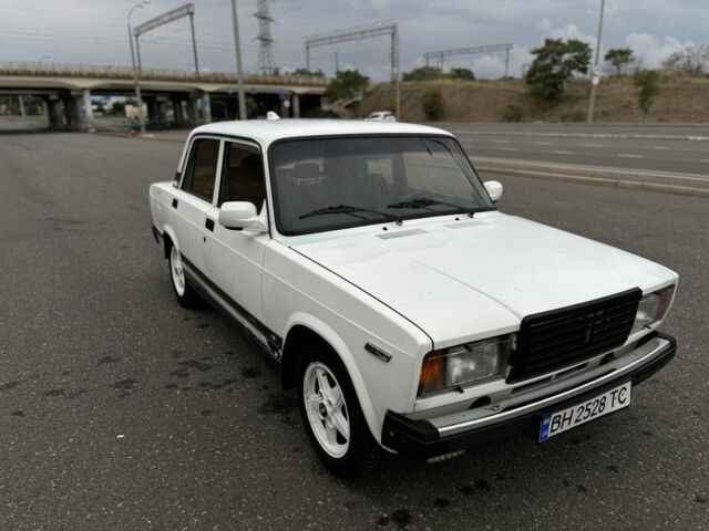 Белый ВАЗ 2107, объемом двигателя 1.6 л и пробегом 200 тыс. км за 699 $, фото 2 на Automoto.ua