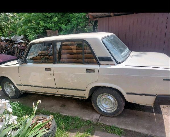 Белый ВАЗ 2107, объемом двигателя 1.5 л и пробегом 1 тыс. км за 482 $, фото 4 на Automoto.ua