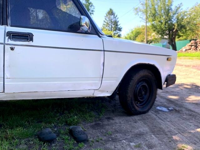 Белый ВАЗ 2107, объемом двигателя 1.5 л и пробегом 257 тыс. км за 550 $, фото 1 на Automoto.ua