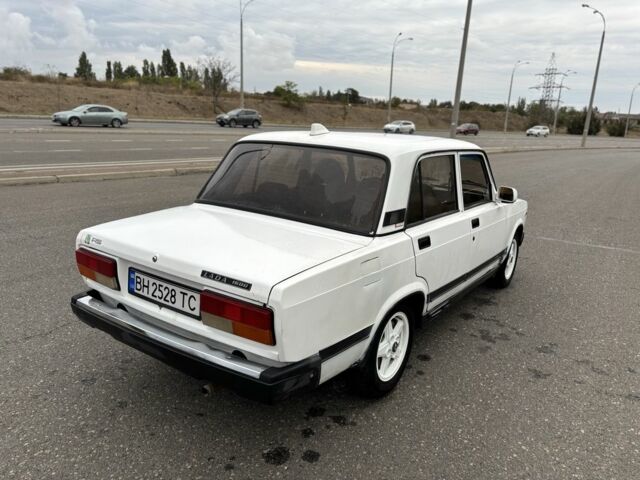 Белый ВАЗ 2107, объемом двигателя 1.6 л и пробегом 200 тыс. км за 699 $, фото 3 на Automoto.ua