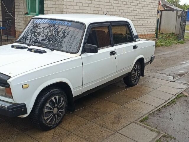 Белый ВАЗ 2107, объемом двигателя 0 л и пробегом 200 тыс. км за 840 $, фото 2 на Automoto.ua