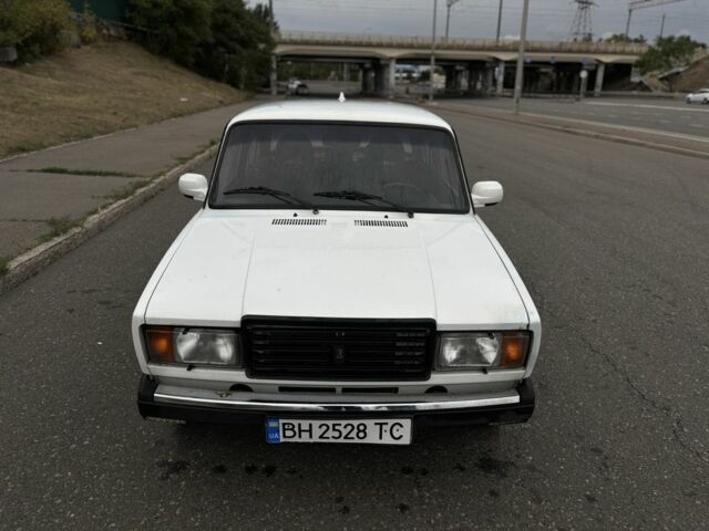 Белый ВАЗ 2107, объемом двигателя 1.6 л и пробегом 200 тыс. км за 699 $, фото 1 на Automoto.ua