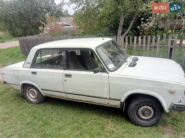 Белый ВАЗ 2107, объемом двигателя 1.5 л и пробегом 63 тыс. км за 413 $, фото 4 на Automoto.ua