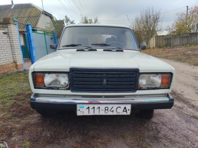ВАЗ 2107 1996 у Ахтырке на Automoto.ua Білий ВАЗ 2107, об'ємом двигуна 1.5 л та пробігом 77 тис. км за 1100 $, фото 2 на Automoto.ua