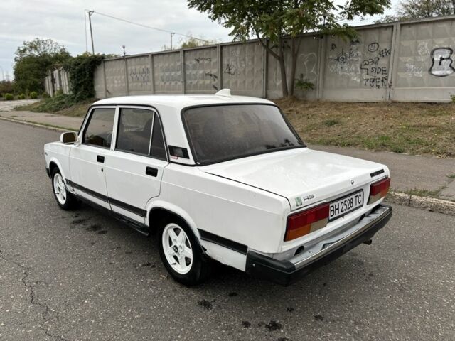 Белый ВАЗ 2107, объемом двигателя 1.6 л и пробегом 200 тыс. км за 699 $, фото 5 на Automoto.ua