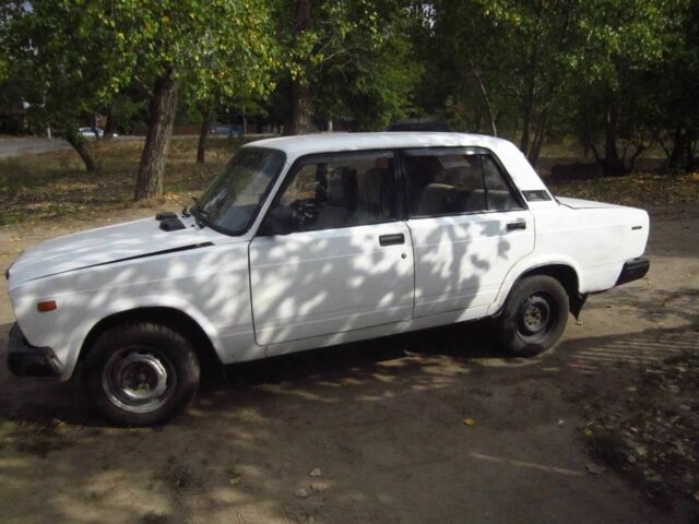 Белый ВАЗ 2107, объемом двигателя 1 л и пробегом 10 тыс. км за 653 $, фото 3 на Automoto.ua