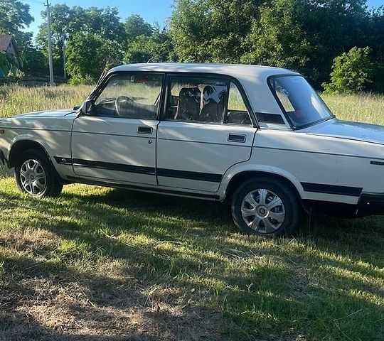 Белый ВАЗ 2107, объемом двигателя 1.45 л и пробегом 99 тыс. км за 900 $, фото 1 на Automoto.ua