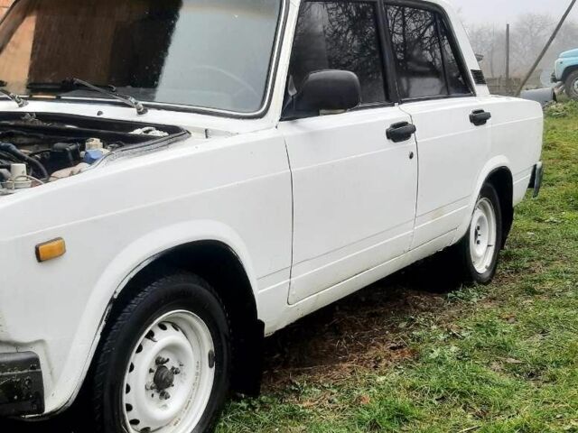 Белый ВАЗ 2107, объемом двигателя 1.5 л и пробегом 105 тыс. км за 600 $, фото 1 на Automoto.ua