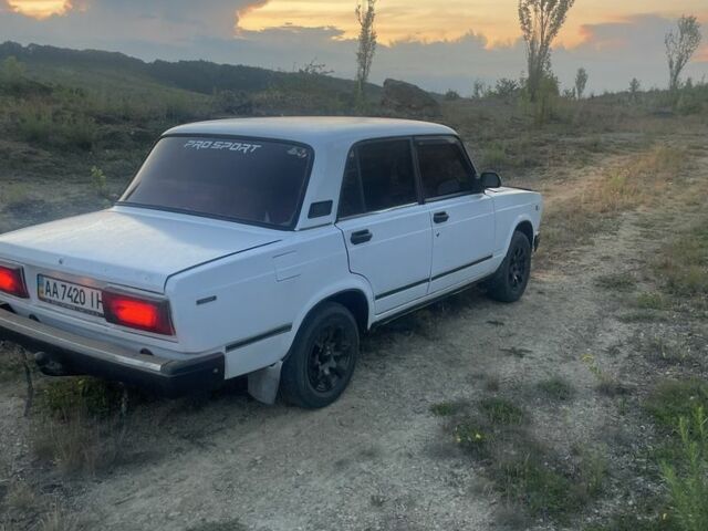 ВАЗ 2107 1997 в Шаргороде на Automoto.ua Белый ВАЗ 2107, объемом двигателя 1.6 л и пробегом 400 тыс. км за 1300 $, фото 7 на Automoto.ua