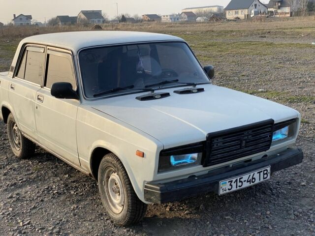 Белый ВАЗ 2107, объемом двигателя 1.5 л и пробегом 2 тыс. км за 1200 $, фото 2 на Automoto.ua