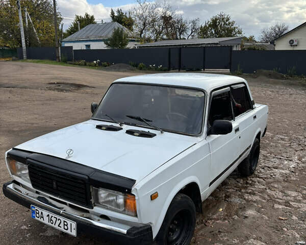 Белый ВАЗ 2107, объемом двигателя 1.45 л и пробегом 300 тыс. км за 900 $, фото 1 на Automoto.ua