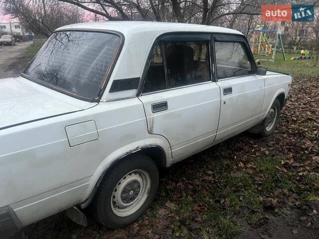 Белый ВАЗ 2107, объемом двигателя 0 л и пробегом 200 тыс. км за 470 $, фото 9 на Automoto.ua