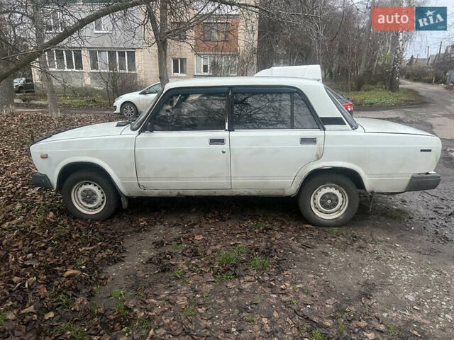Белый ВАЗ 2107, объемом двигателя 0 л и пробегом 200 тыс. км за 470 $, фото 2 на Automoto.ua