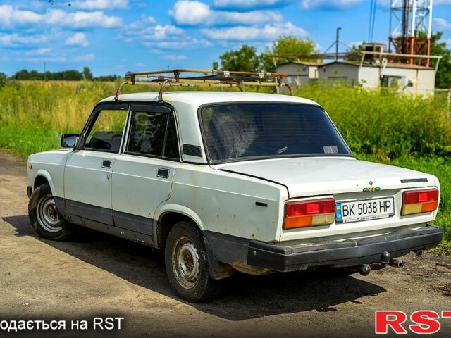 Белый ВАЗ 2107, объемом двигателя 1.5 л и пробегом 0 тыс. км за 700 $, фото 3 на Automoto.ua