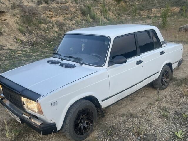 ВАЗ 2107 1997 в Шаргороде на Automoto.ua Белый ВАЗ 2107, объемом двигателя 1.6 л и пробегом 400 тыс. км за 1300 $, фото 2 на Automoto.ua