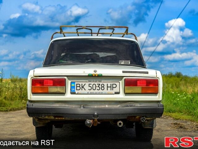 Белый ВАЗ 2107, объемом двигателя 1.5 л и пробегом 0 тыс. км за 700 $, фото 4 на Automoto.ua