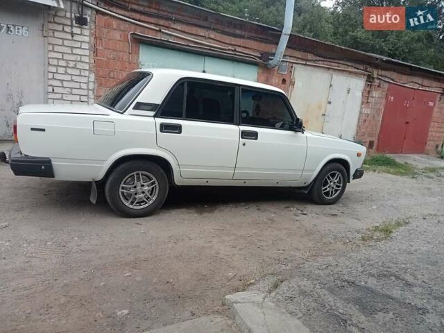 Белый ВАЗ 2107, объемом двигателя 1.5 л и пробегом 110 тыс. км за 1400 $, фото 2 на Automoto.ua