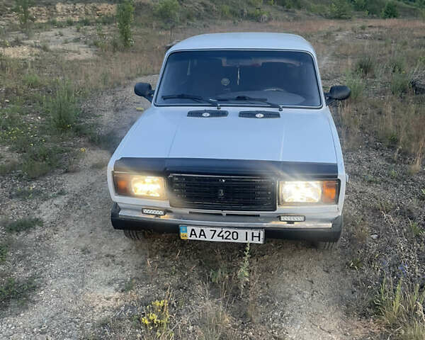 Білий ВАЗ 2107, об'ємом двигуна 1.5 л та пробігом 60 тис. км за 1100 $, фото 4 на Automoto.ua