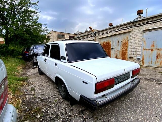 Білий ВАЗ 2107, об'ємом двигуна 1.6 л та пробігом 200 тис. км за 750 $, фото 3 на Automoto.ua