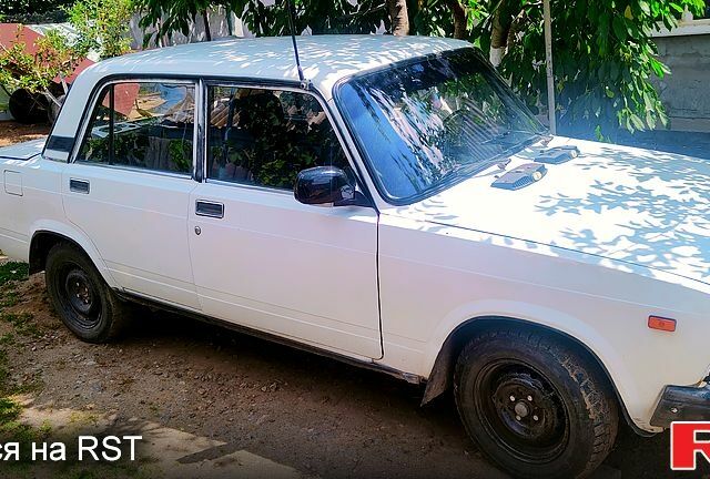 Белый ВАЗ 2107, объемом двигателя 1.5 л и пробегом 0 тыс. км за 1100 $, фото 1 на Automoto.ua