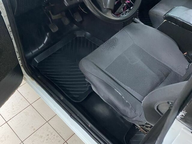 Белый ВАЗ 2107, объемом двигателя 1.5 л и пробегом 3 тыс. км за 832 $, фото 7 на Automoto.ua