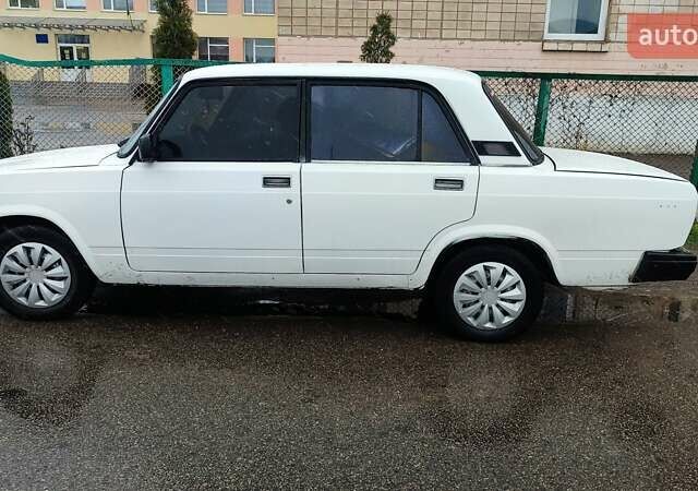 Белый ВАЗ 2107, объемом двигателя 1.5 л и пробегом 10 тыс. км за 657 $, фото 2 на Automoto.ua