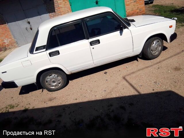 ВАЗ 2107 1998 в Кропивницком (Кировограде) на Automoto.ua Белый ВАЗ 2107, объемом двигателя 1.5 л и пробегом 200 тыс. км за 1000 $, фото 3 на Automoto.ua