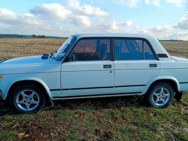 Белый ВАЗ 2107, объемом двигателя 1.5 л и пробегом 35 тыс. км за 650 $, фото 2 на Automoto.ua