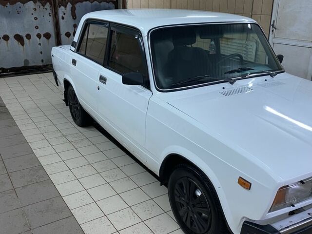 Белый ВАЗ 2107, объемом двигателя 1.5 л и пробегом 3 тыс. км за 832 $, фото 1 на Automoto.ua