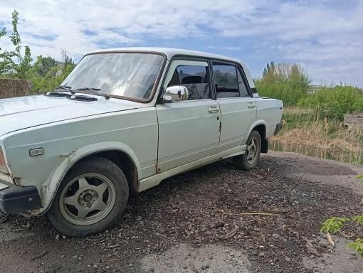 Белый ВАЗ 2107, объемом двигателя 1.5 л и пробегом 777 тыс. км за 596 $, фото 2 на Automoto.ua