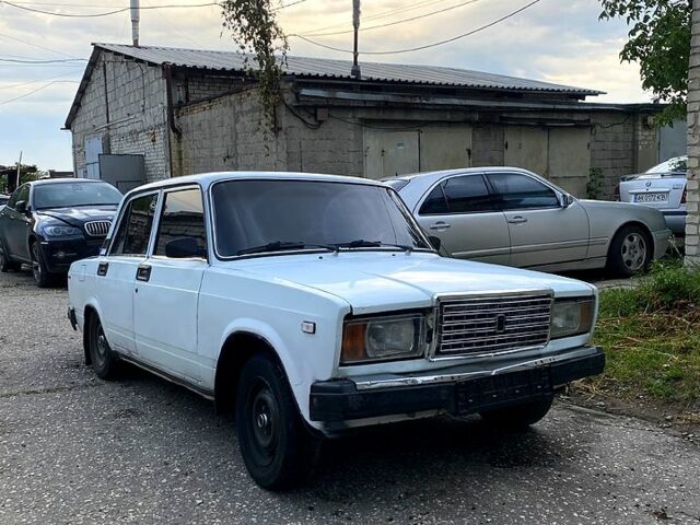 Білий ВАЗ 2107, об'ємом двигуна 1.6 л та пробігом 200 тис. км за 750 $, фото 2 на Automoto.ua