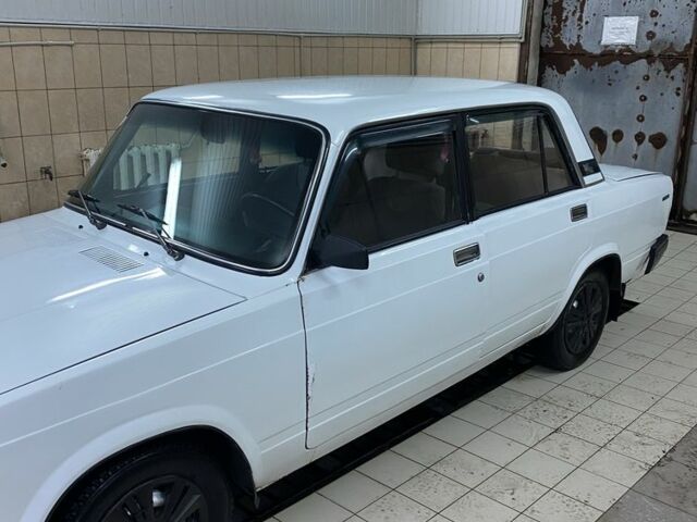 Белый ВАЗ 2107, объемом двигателя 1.5 л и пробегом 3 тыс. км за 832 $, фото 2 на Automoto.ua