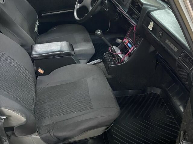 Белый ВАЗ 2107, объемом двигателя 1.5 л и пробегом 3 тыс. км за 832 $, фото 5 на Automoto.ua