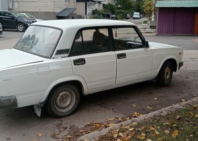 Белый ВАЗ 2107, объемом двигателя 0 л и пробегом 57 тыс. км за 450 $, фото 4 на Automoto.ua