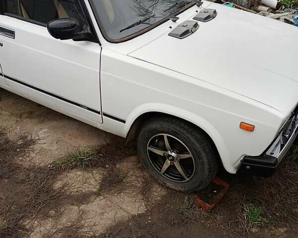 Белый ВАЗ 2107, объемом двигателя 1.45 л и пробегом 87 тыс. км за 1000 $, фото 4 на Automoto.ua