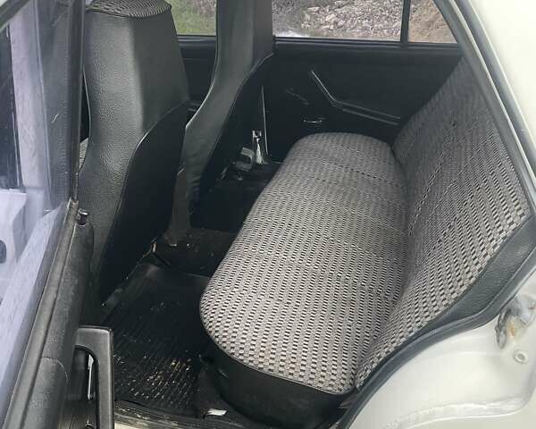 Білий ВАЗ 2107, об'ємом двигуна 1.6 л та пробігом 100 тис. км за 1300 $, фото 3 на Automoto.ua