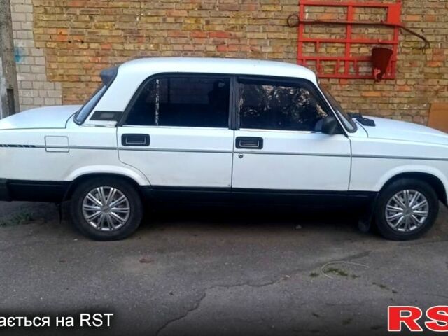 Белый ВАЗ 2107, объемом двигателя 1.5 л и пробегом 140 тыс. км за 650 $, фото 4 на Automoto.ua