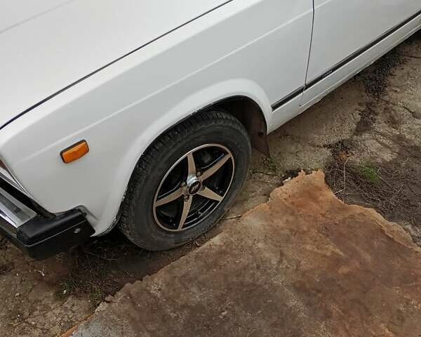 Белый ВАЗ 2107, объемом двигателя 1.45 л и пробегом 87 тыс. км за 1000 $, фото 5 на Automoto.ua