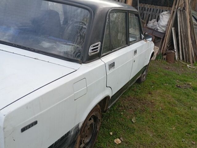 Білий ВАЗ 2107, об'ємом двигуна 1.5 л та пробігом 180 тис. км за 300 $, фото 3 на Automoto.ua