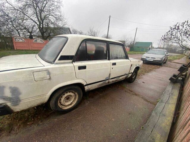Белый ВАЗ 2107, объемом двигателя 1.2 л и пробегом 2 тыс. км за 334 $, фото 5 на Automoto.ua