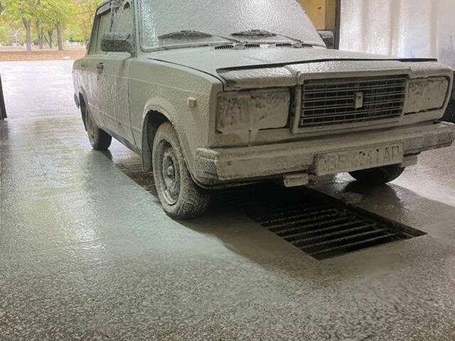 Белый ВАЗ 2107, объемом двигателя 1.6 л и пробегом 3 тыс. км за 908 $, фото 4 на Automoto.ua