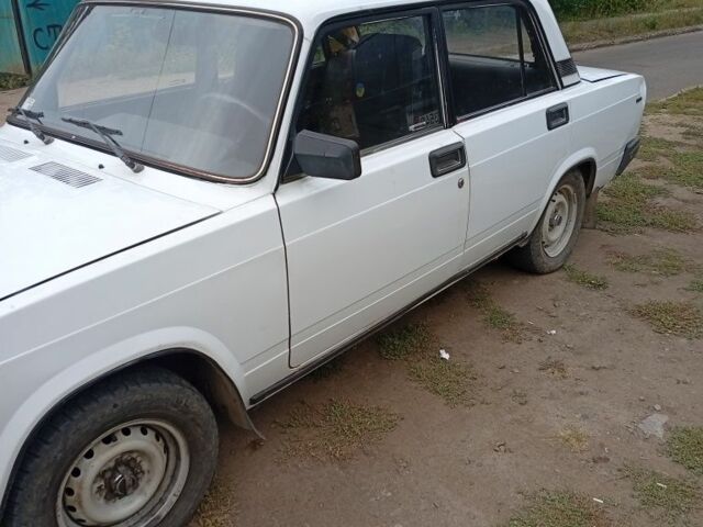 Білий ВАЗ 2107, об'ємом двигуна 1.5 л та пробігом 70 тис. км за 995 $, фото 1 на Automoto.ua