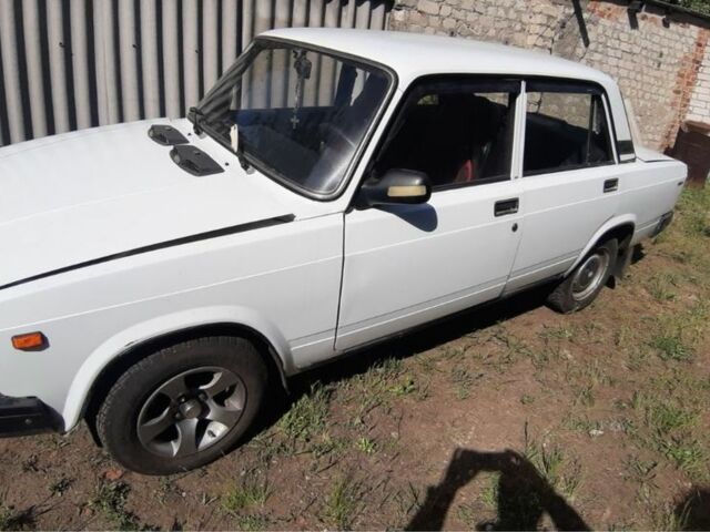 Белый ВАЗ 2107, объемом двигателя 1.5 л и пробегом 43 тыс. км за 800 $, фото 2 на Automoto.ua