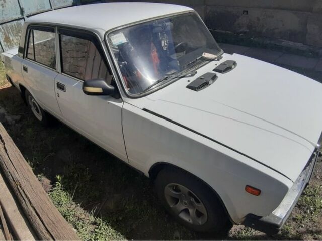 Белый ВАЗ 2107, объемом двигателя 1.5 л и пробегом 43 тыс. км за 800 $, фото 1 на Automoto.ua