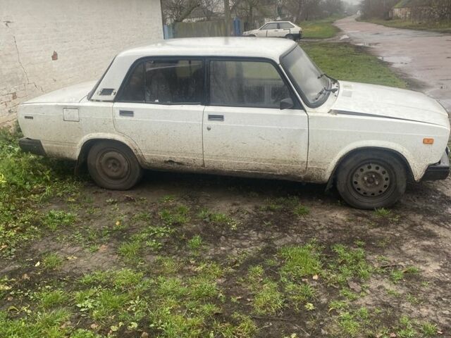 Белый ВАЗ 2107, объемом двигателя 1.5 л и пробегом 200 тыс. км за 355 $, фото 1 на Automoto.ua